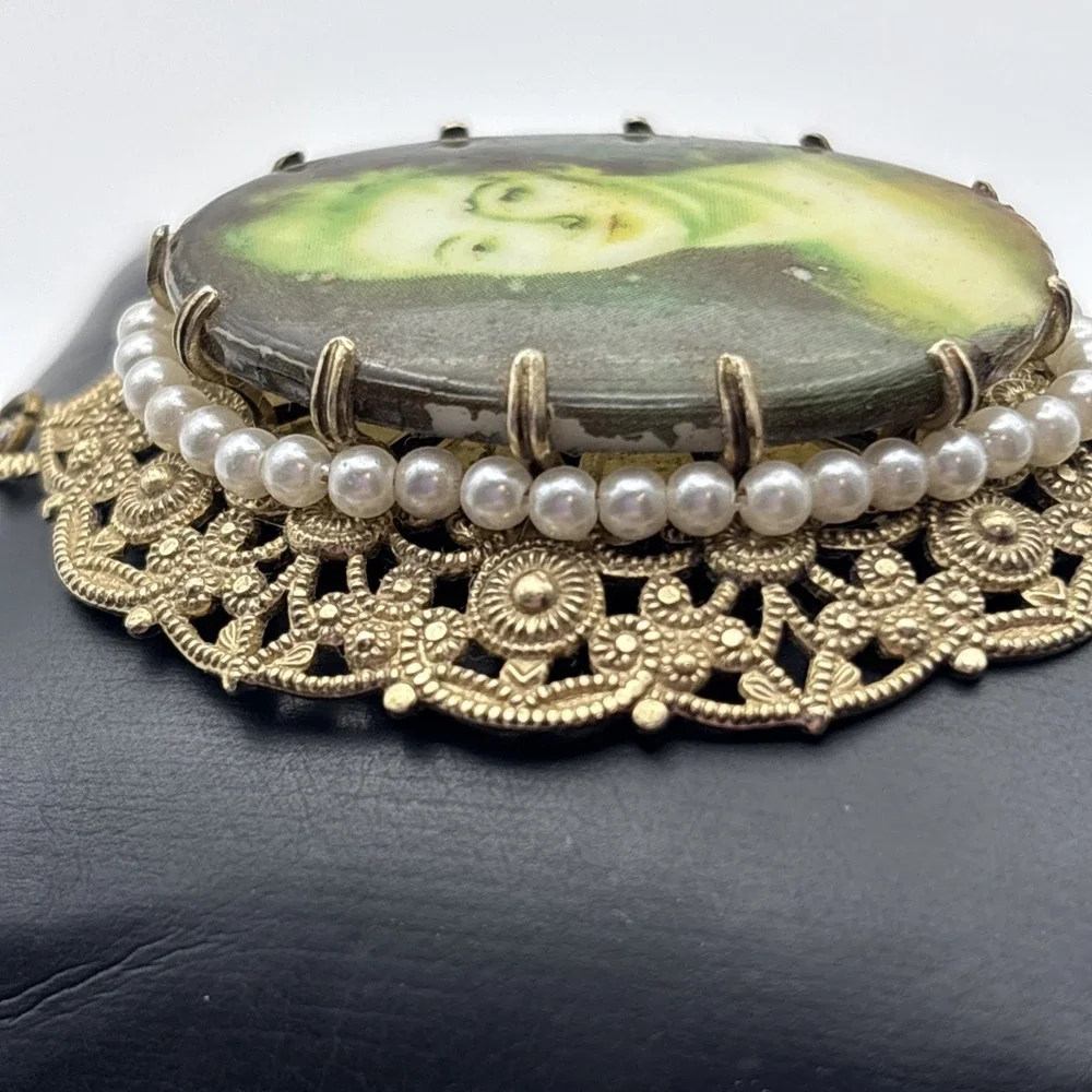Vintage Painted Filigree Pendant West Germany Gold Tone Beaded 2.25